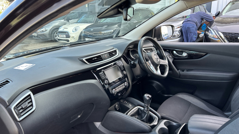 Nissan Qashqai 1.3 DiG-T Acenta Premium 5dr Petrol Hatchback